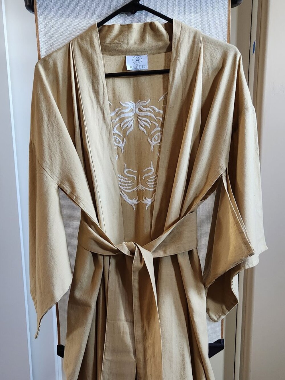 KLEED Luxury Tiger Silk-Embroidered Kimono Robe - Unisex, Safari Collection